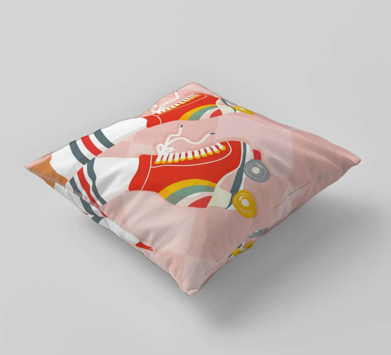 Pattini a rotelle retrò con posa a gambe in su su Groovy Checks cuscino da Dominique Vari