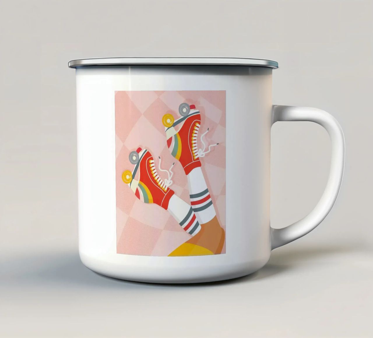 Pattini a rotelle retrò con posa a gambe in su su Groovy Checks tazza in smalto da Dominique Vari