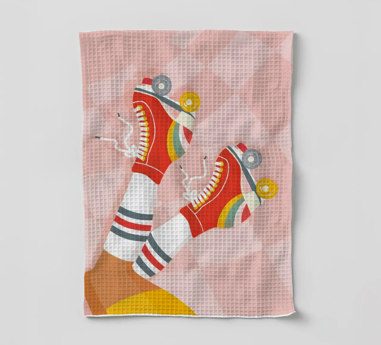 Retro-Rollschuhe mit hochgelegten Beinen auf Groovy Checks Geschirrtuch von Dominique Vari