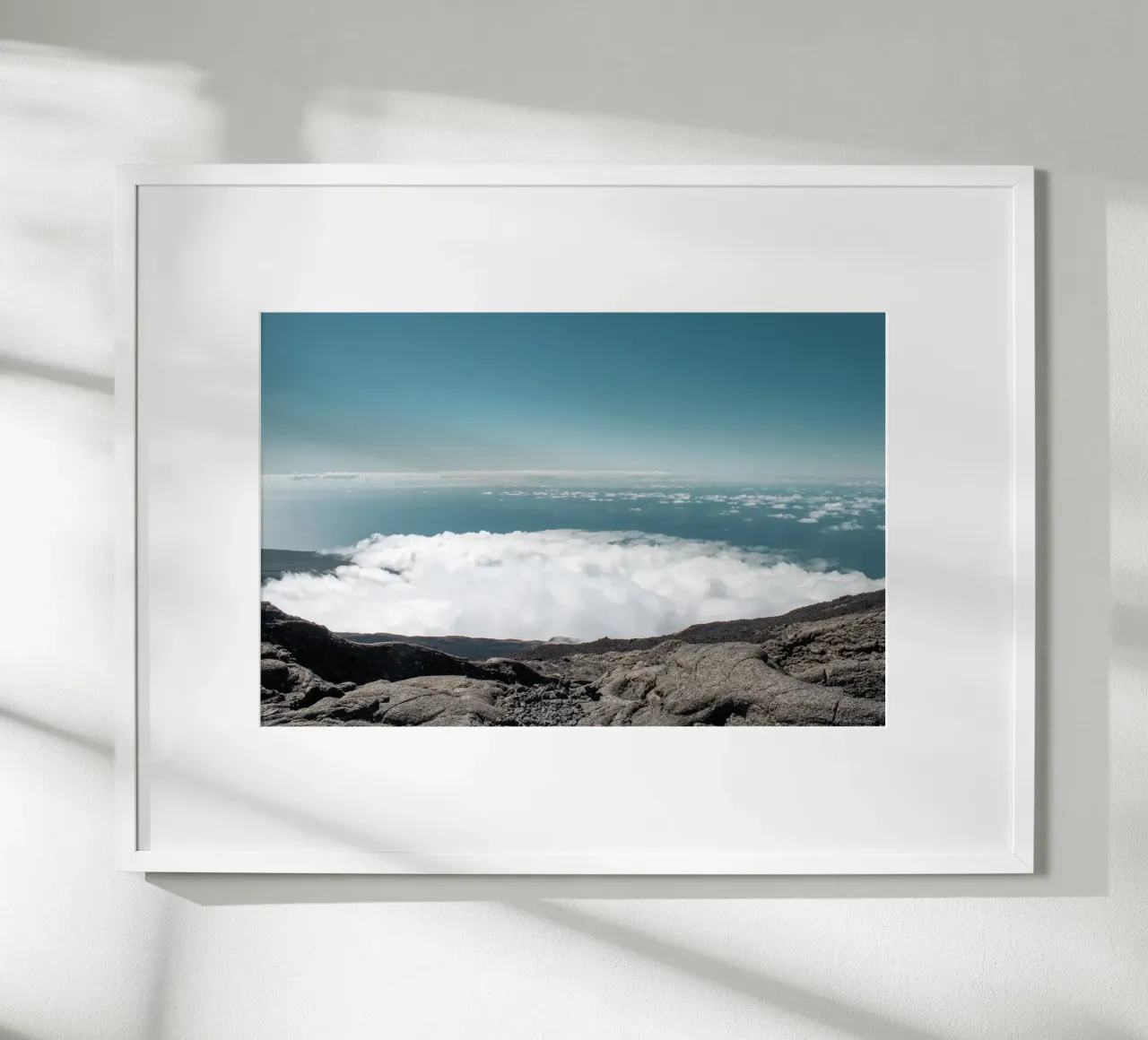 Tra cielo e terra poster con telaio in alluminio da Léa Lefebvre Photography