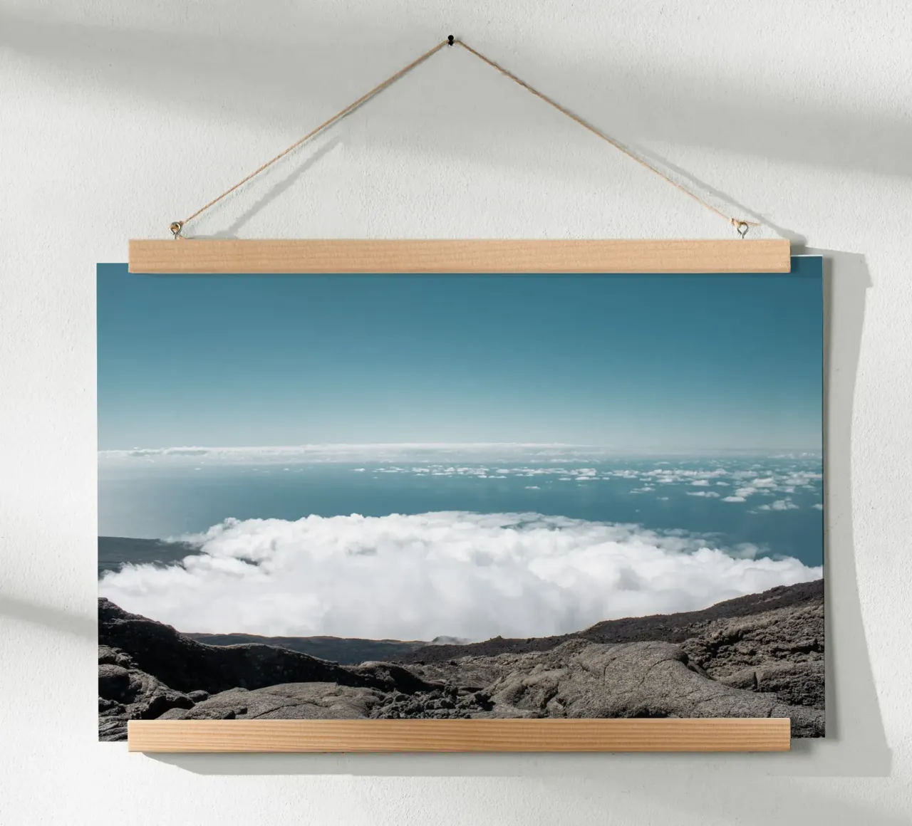 Tra cielo e terra poster con telaio in alluminio da Léa Lefebvre Photography