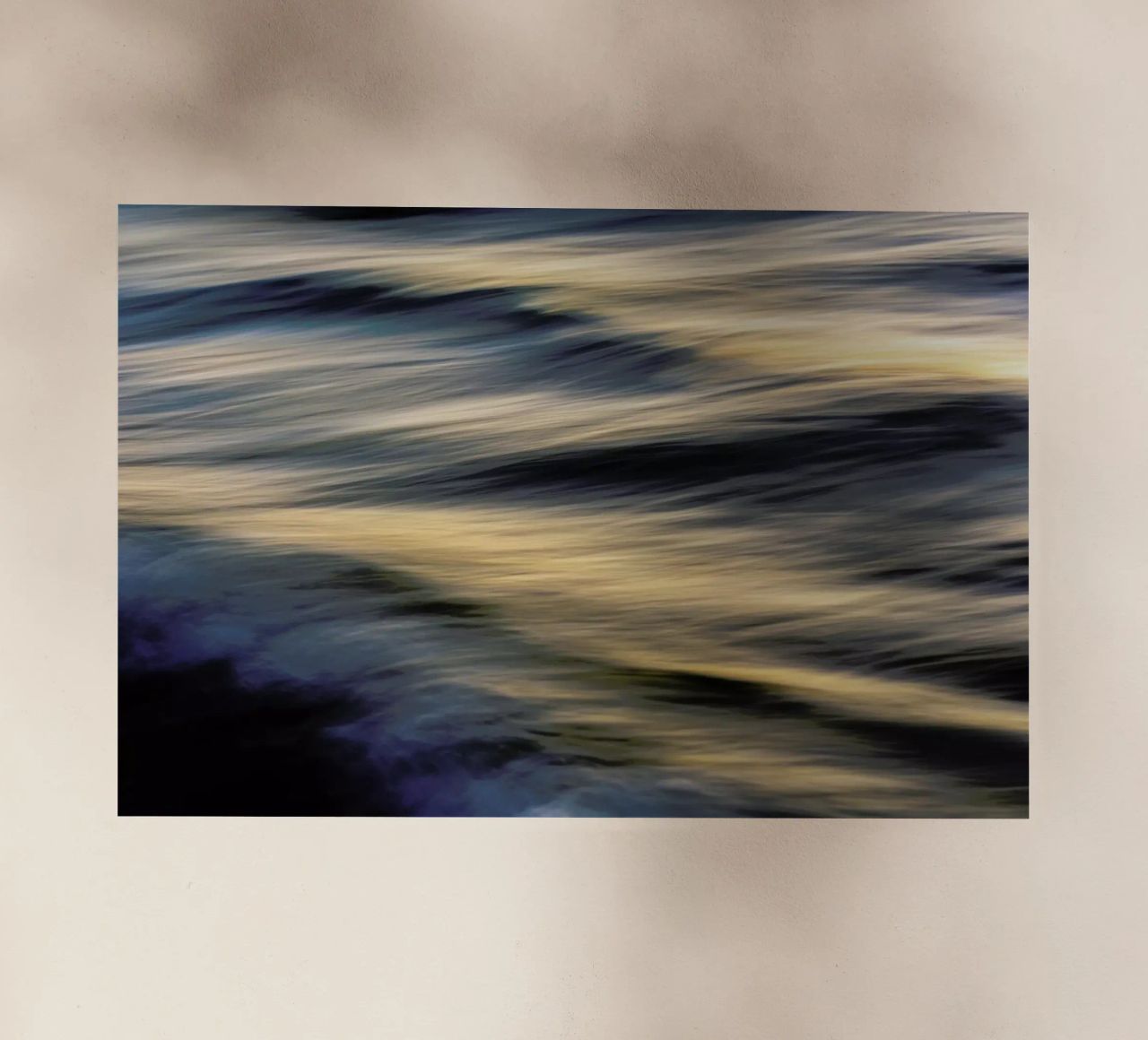 The Uniqueness Of Waves Xxiv pellicola backlit da Tal Paz-Fridman