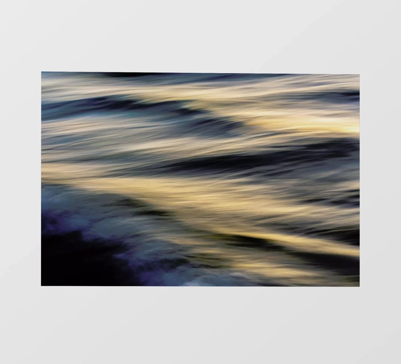 The Uniqueness Of Waves Xxiv pellicola backlit da Tal Paz-Fridman