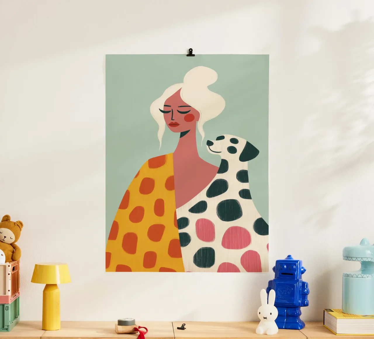 Femme avec chien dalmatien | Illustration avec motif de points poster avec cadre en bois de Autofocus