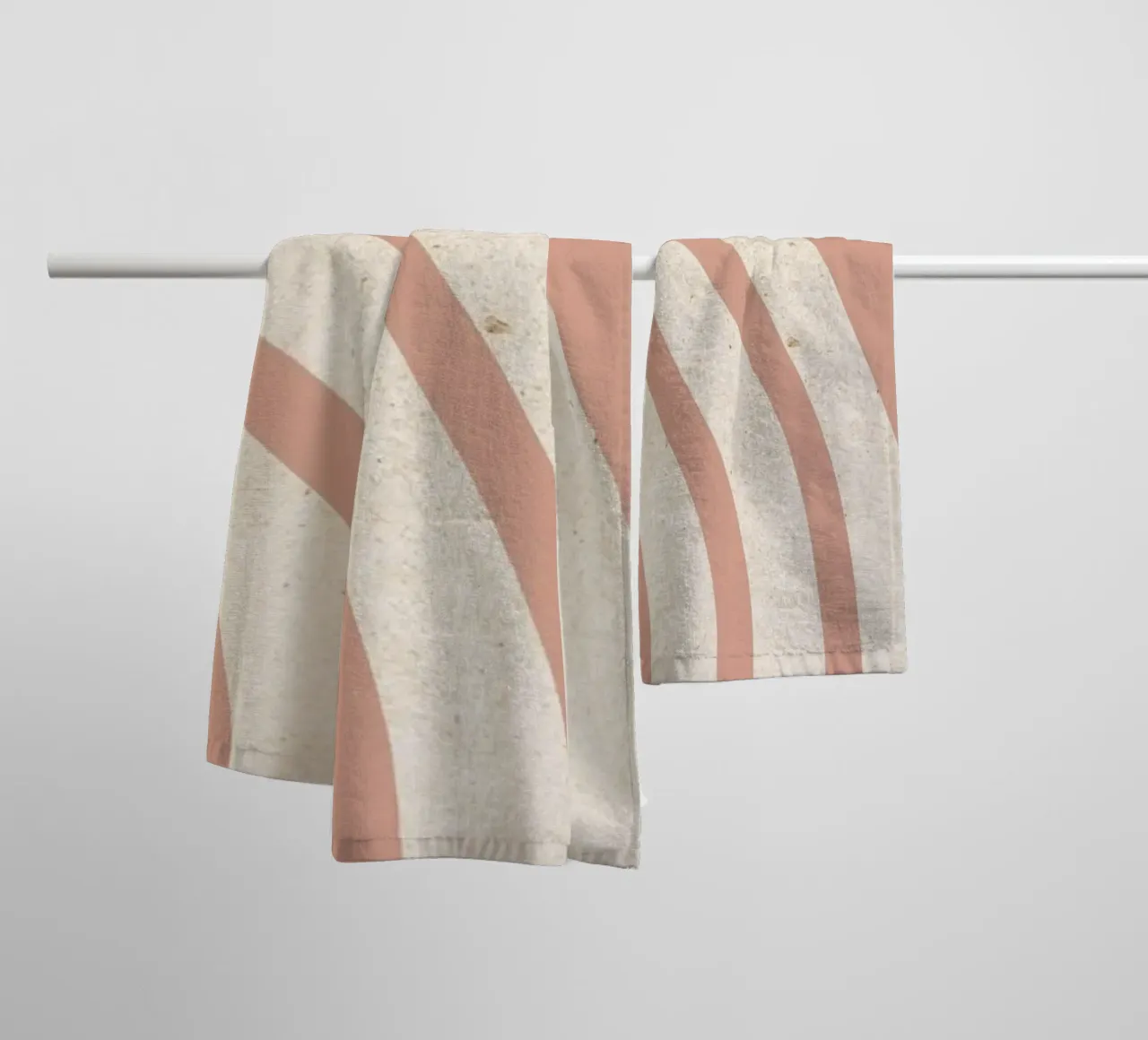 Polvere di sole e arcobaleno rosa, metà secolo, moderna asciugamano da bagno da MoonlightPrint