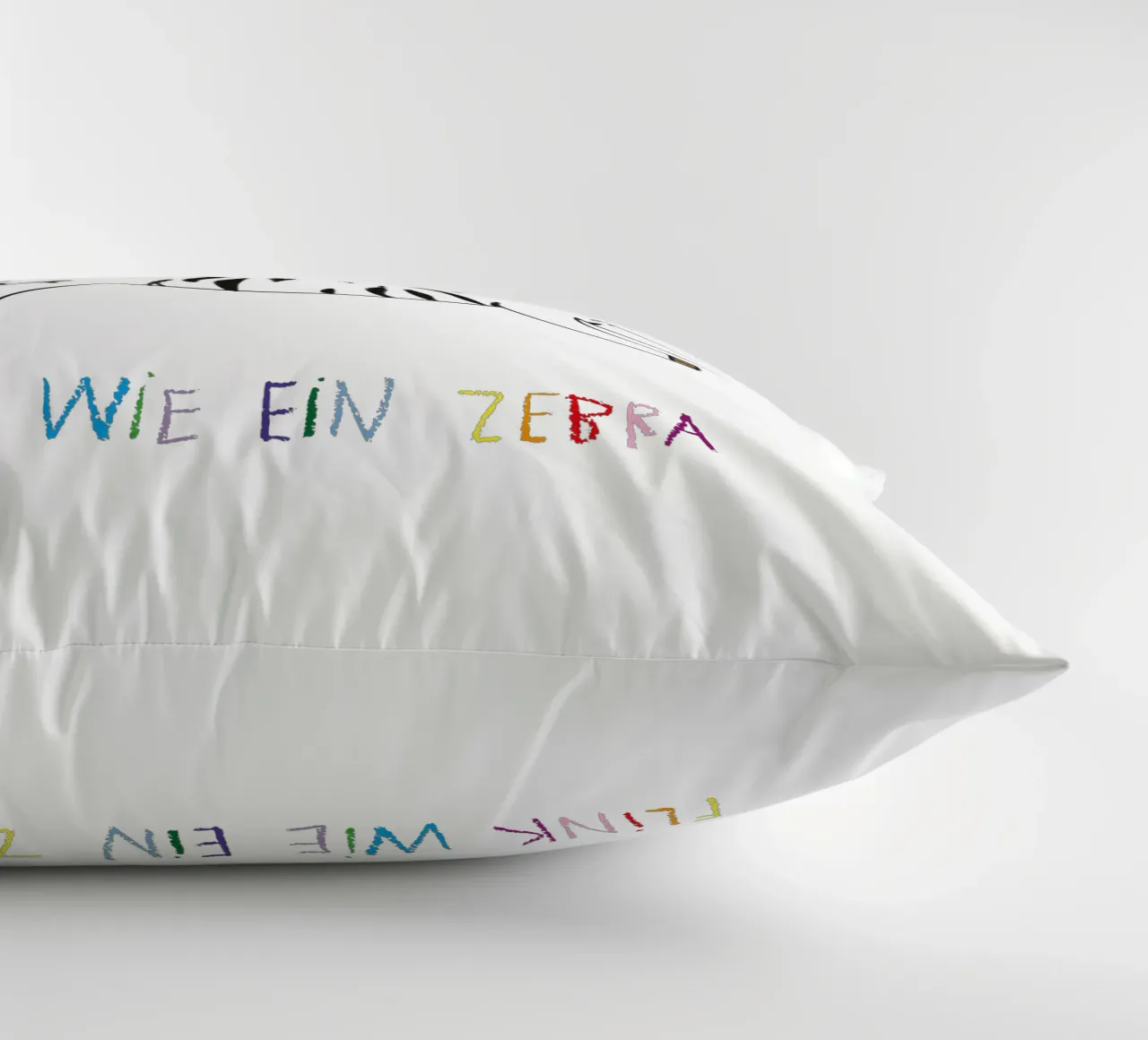 Flink wie ein Zebra cuscino da Brushmeetspaper