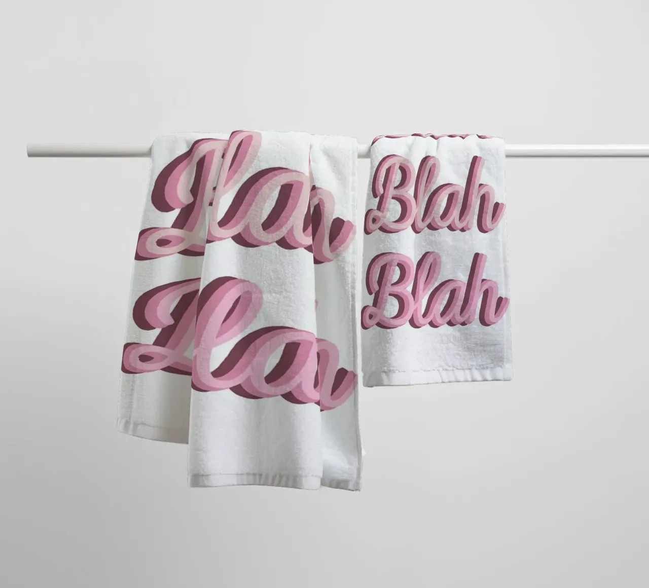 Blah Blah Blah asciugamano da bagno da The Native State