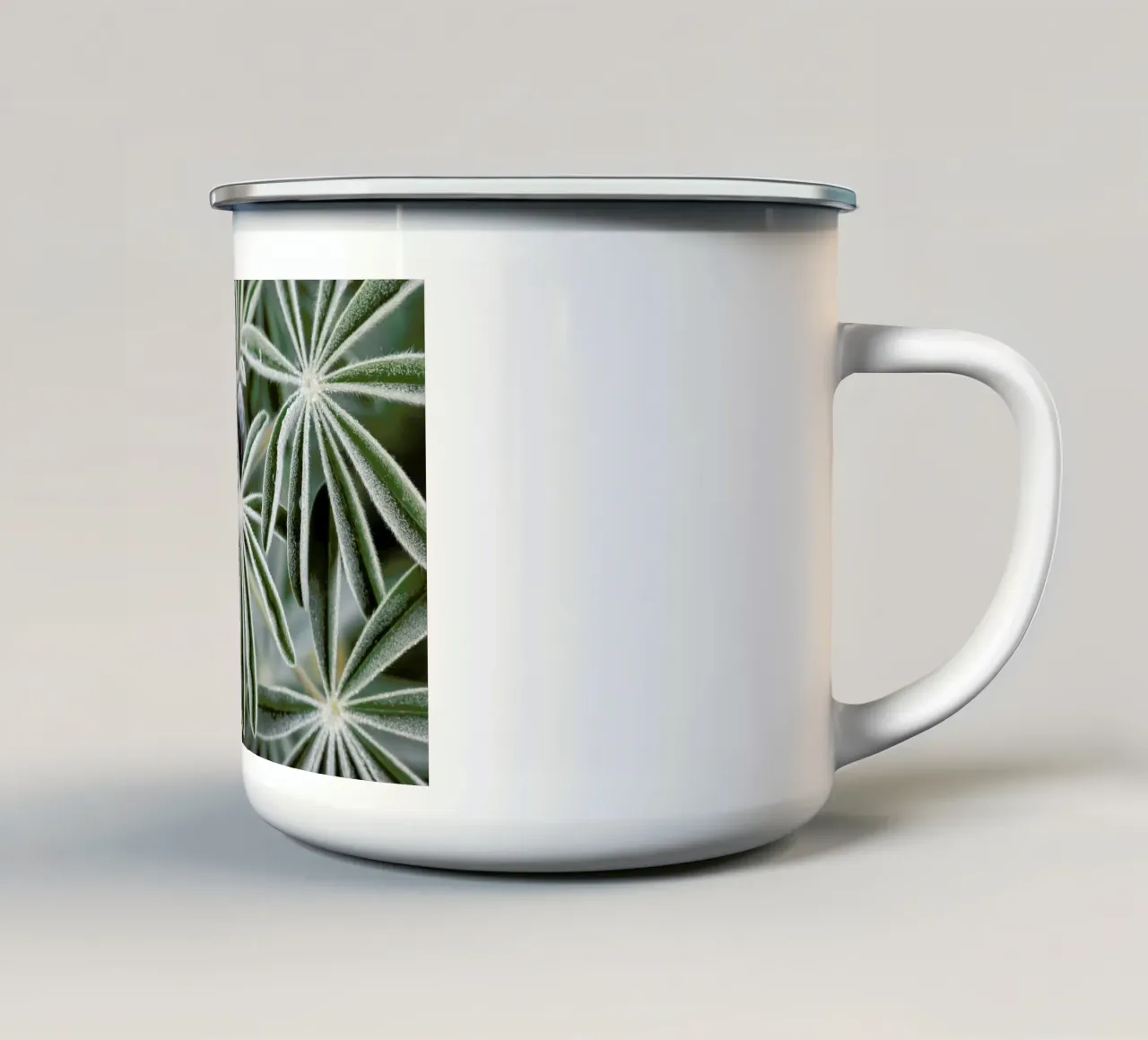 Blue Lupine #7 tazza in smalto da Tal Paz-Fridman