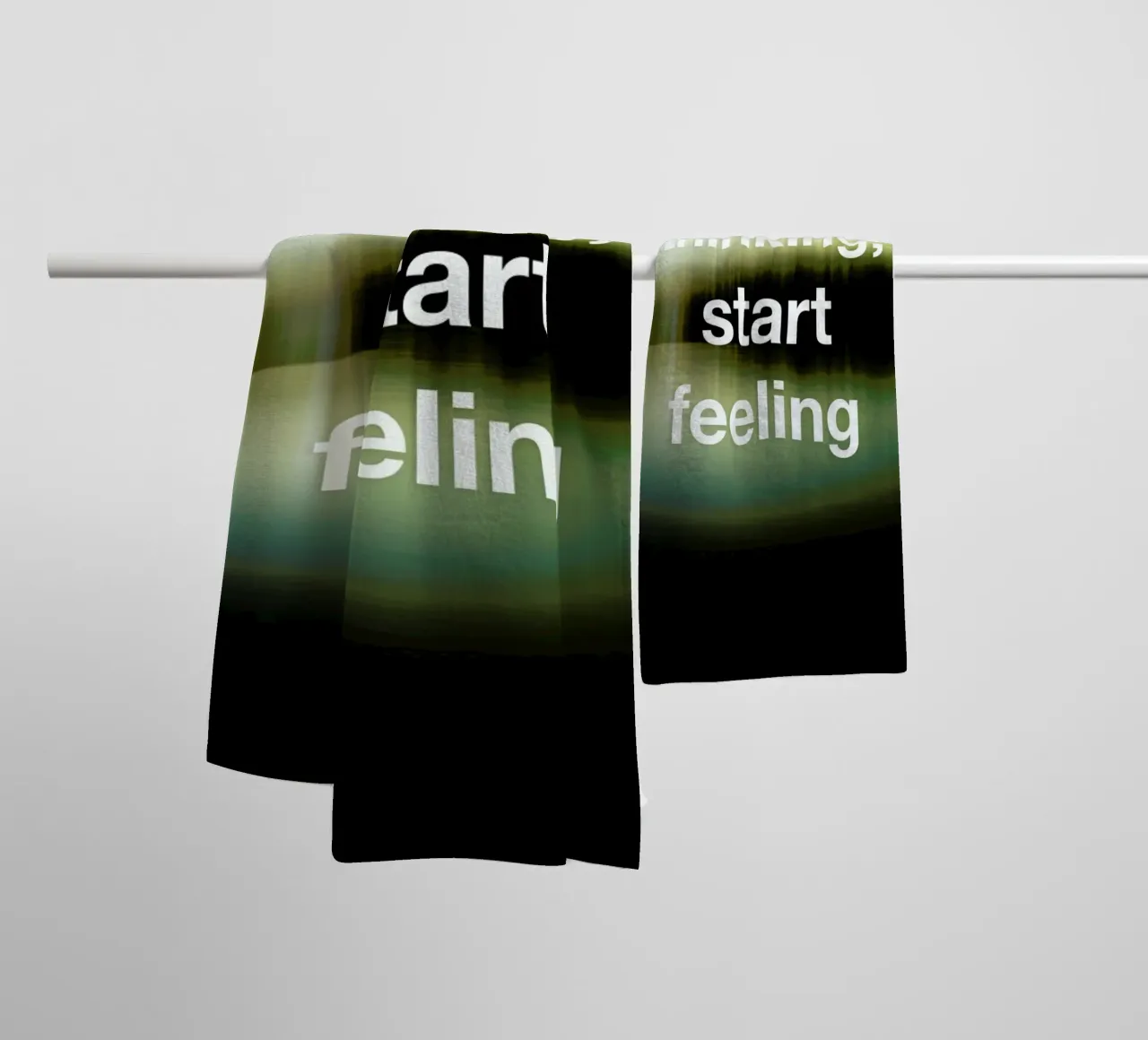 Stop Thinking badhanddoek van Angelo Cerantola