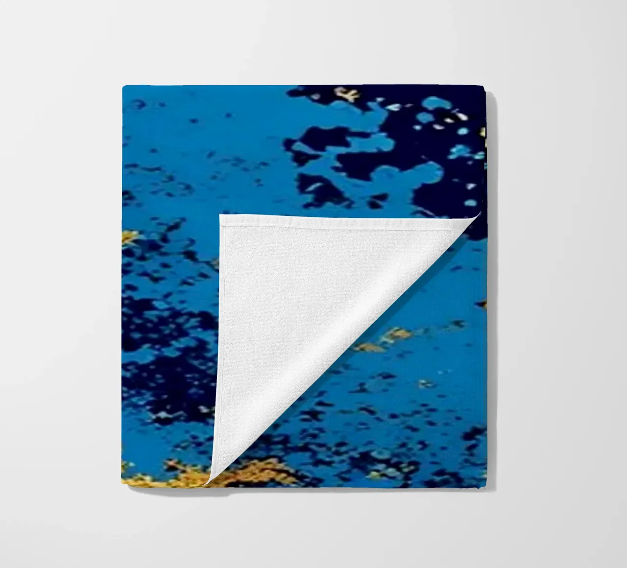 Dolphin In Wave - Pop Art Strandtuch von ColorCrash Gallery