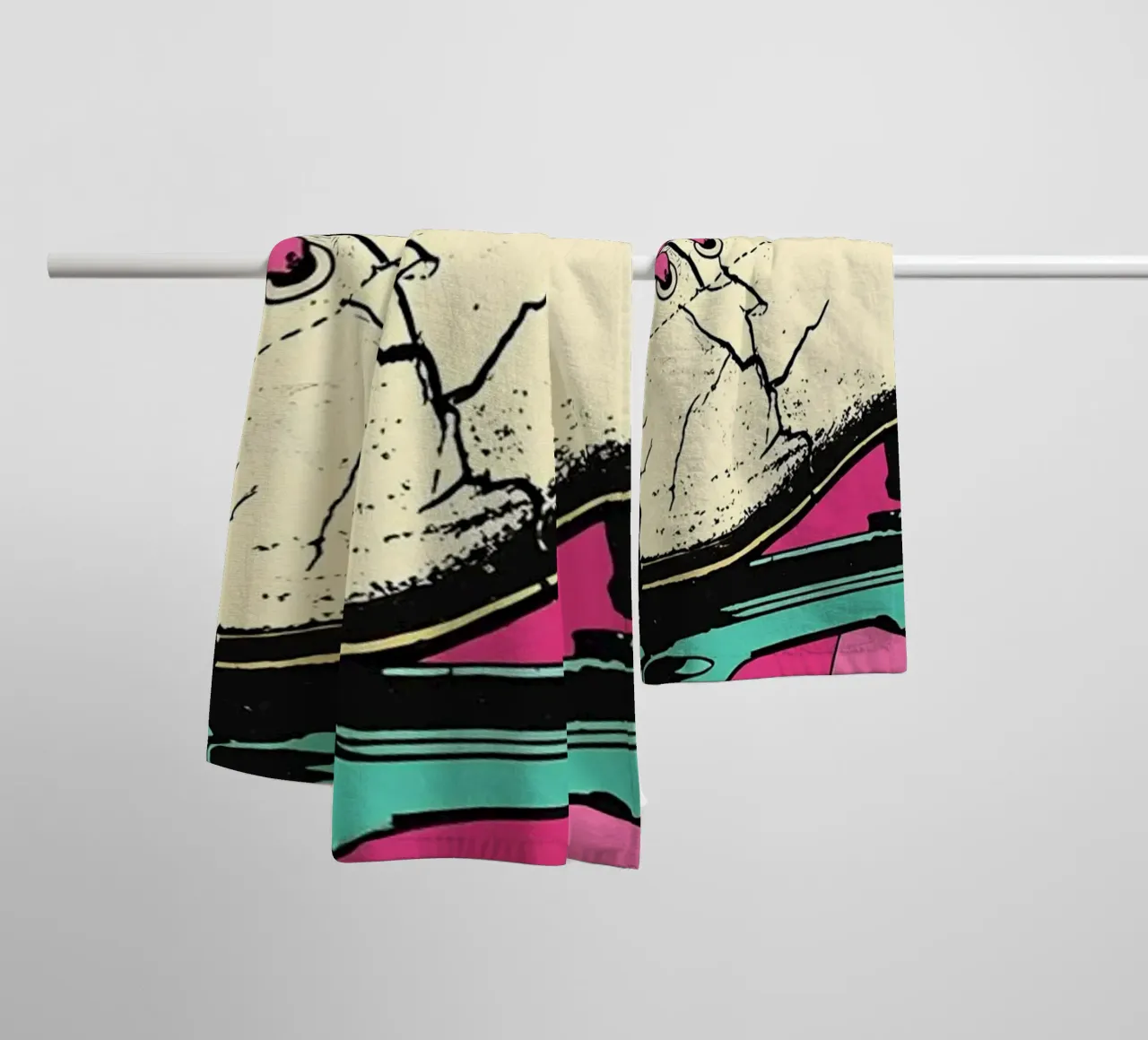 Rollschuh - Pop Art Handtuch von ColorCrash Gallery
