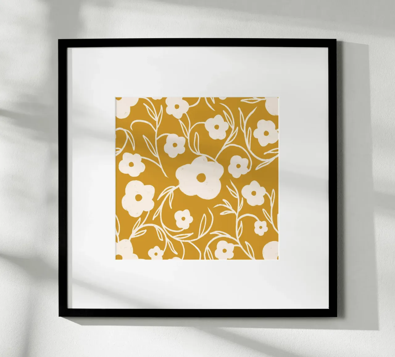 Margherita d'oro in fiore - Giallo floreale astratto poster con telaio in legno da susanacosta