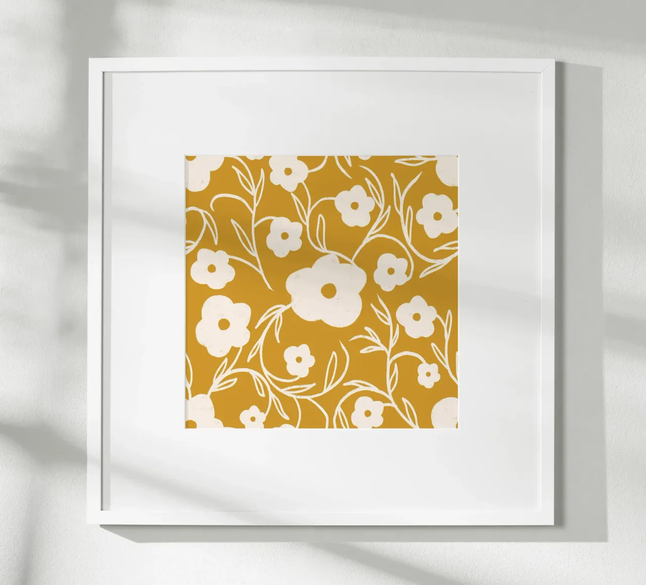 Margherita d'oro in fiore - Giallo floreale astratto poster con telaio in legno da susanacosta