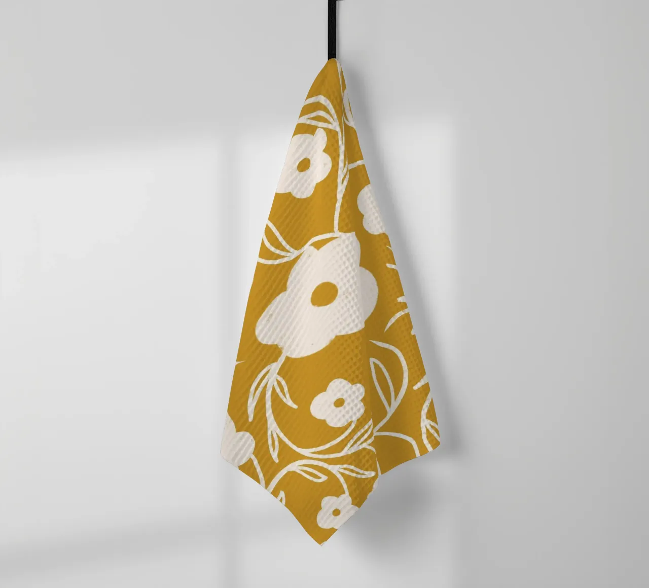 Golden Daisy Bloom - Floral abstrait jaune torchon de susanacosta