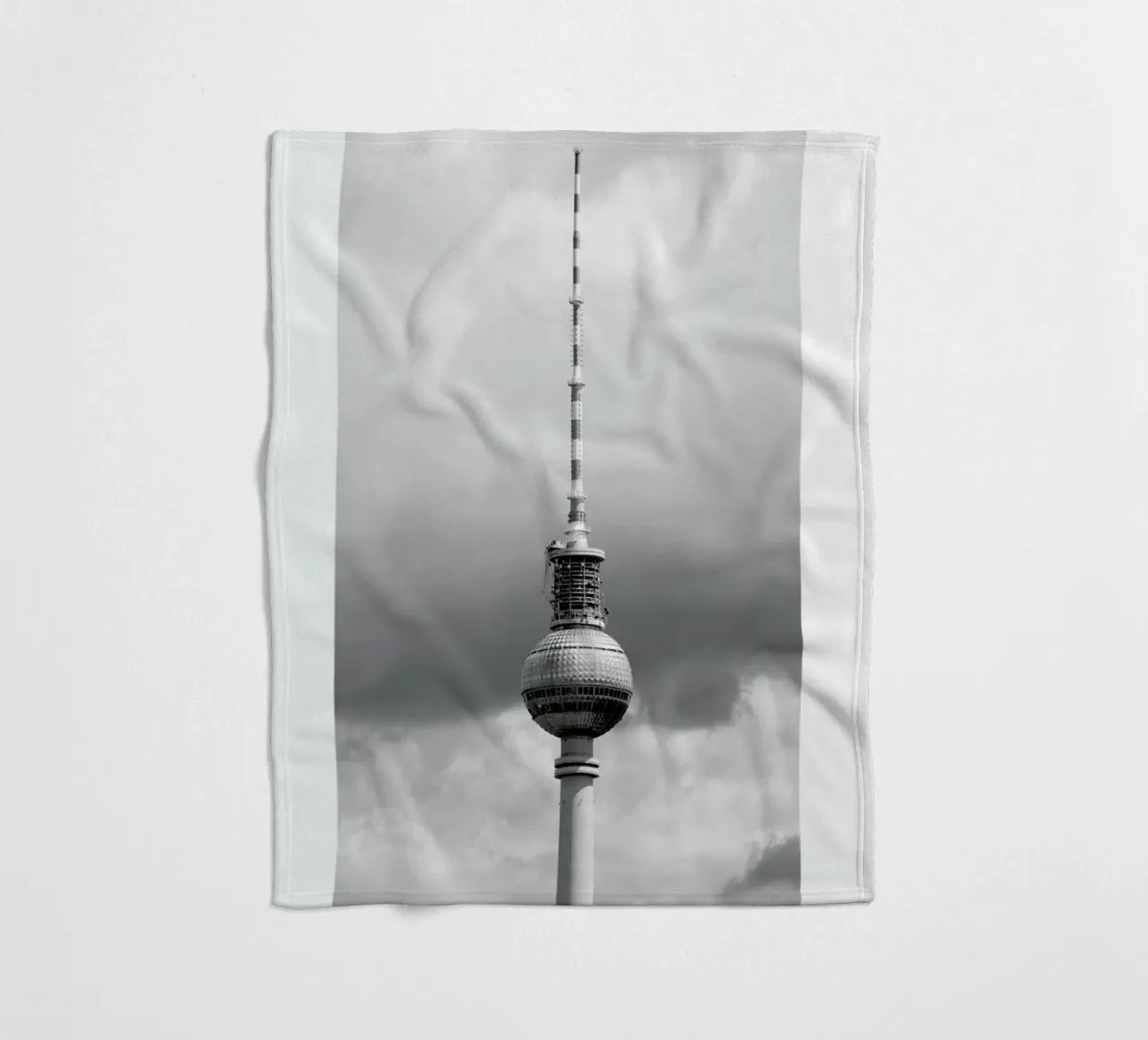 Alexanderplatz, Berlin Icons coperta in pile da METROPOLIS