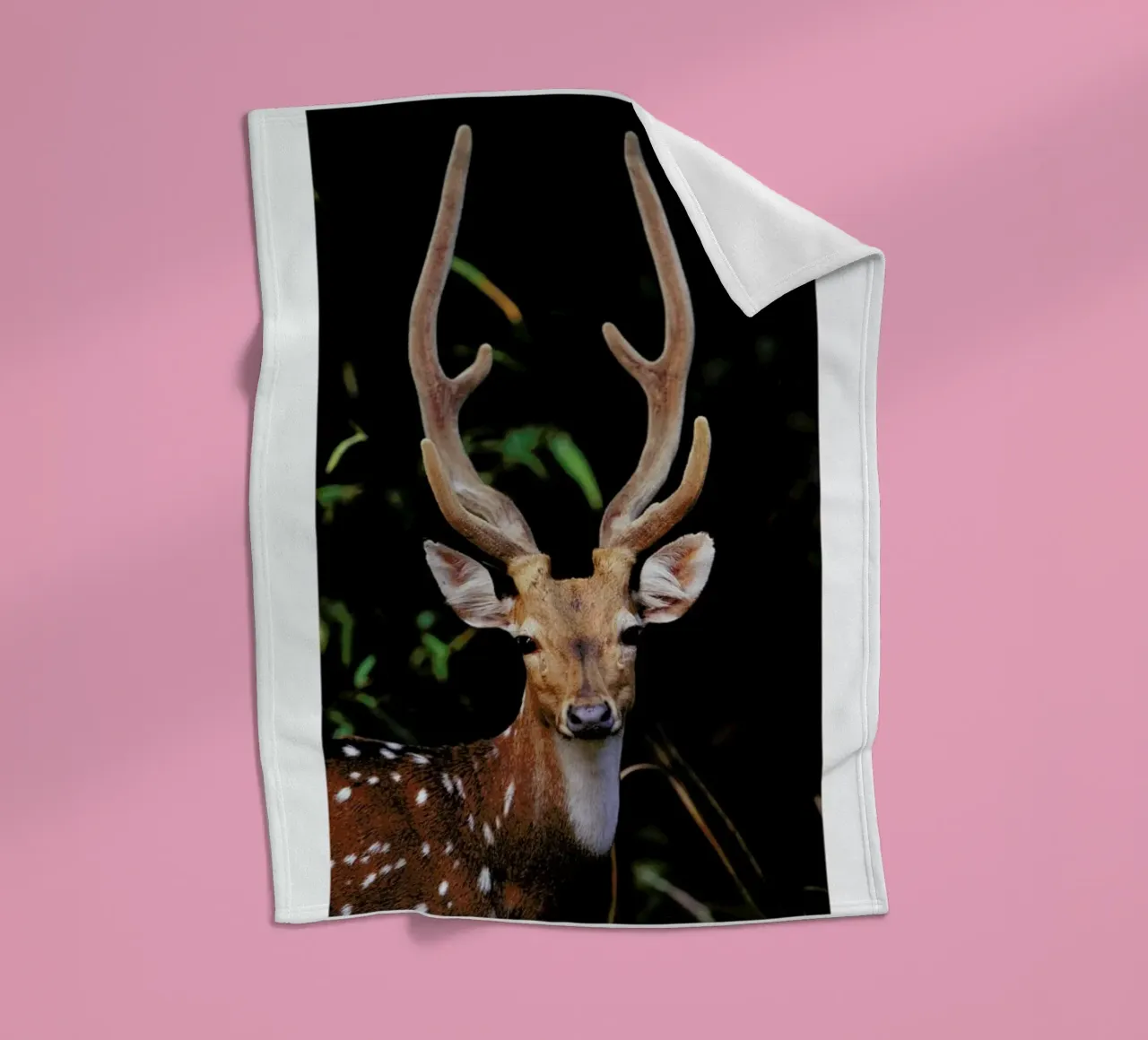 Forest Deer Fleecedecke von Natural Kingdom