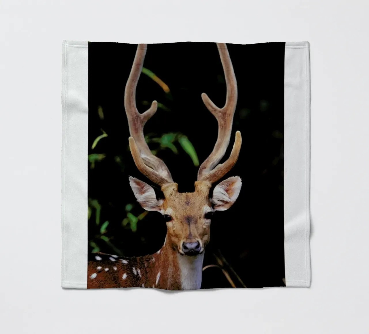 Forest Deer Fleecedecke von Natural Kingdom