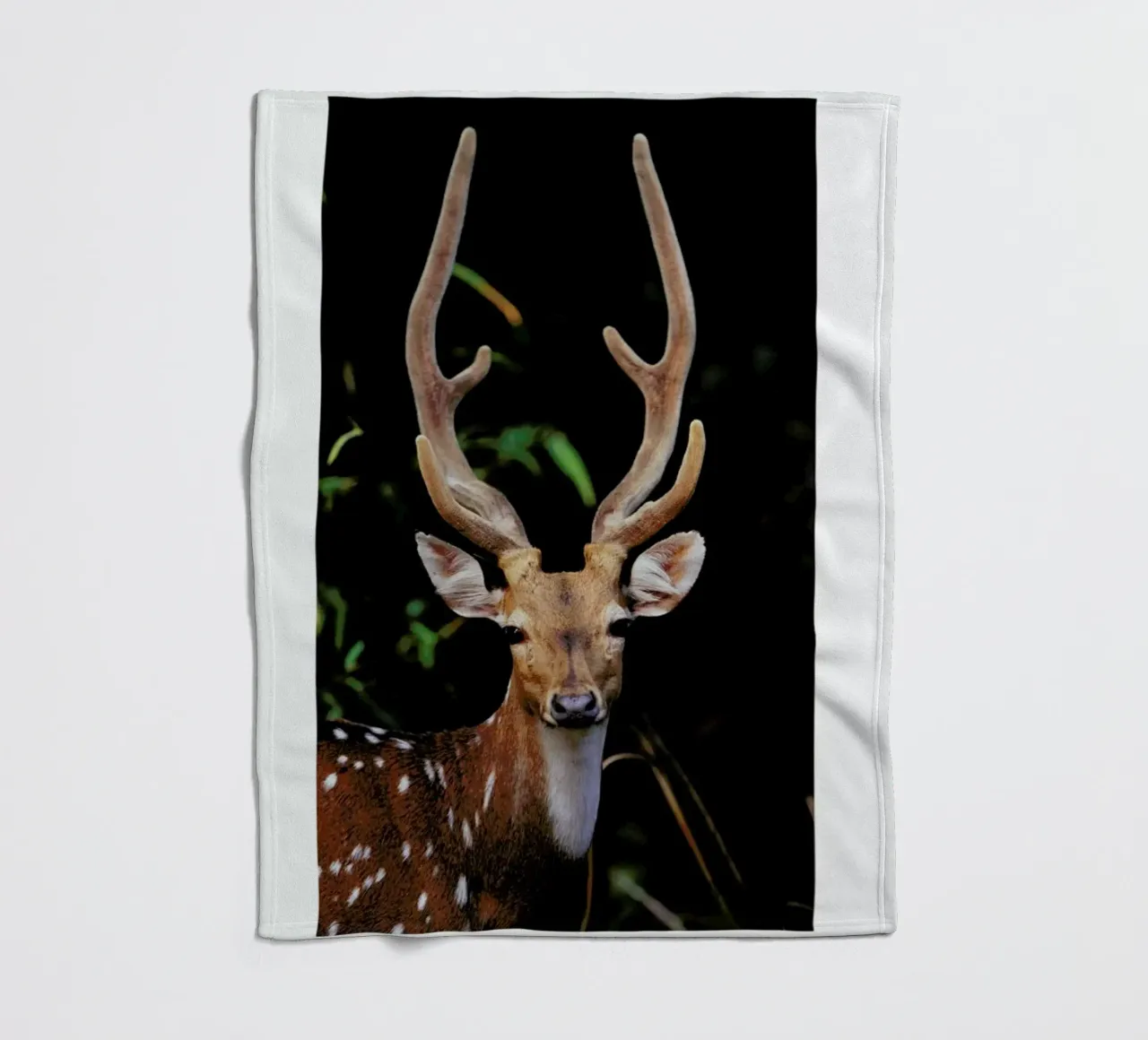 Forest Deer Fleecedecke von Natural Kingdom