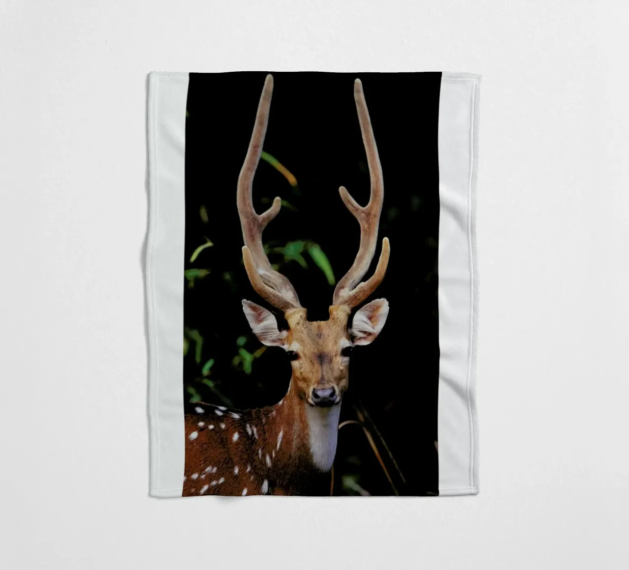 Forest Deer Fleecedecke von Natural Kingdom