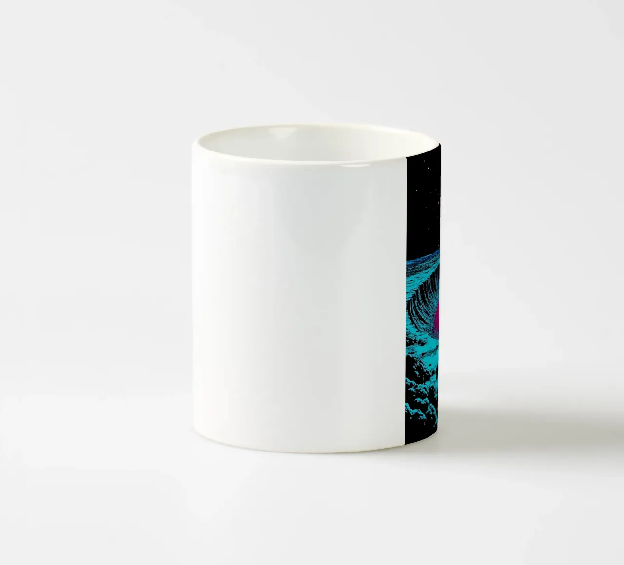 Raggio spaziale sulla luna - Pop Art tazza in ceramica da ColorCrash Gallery