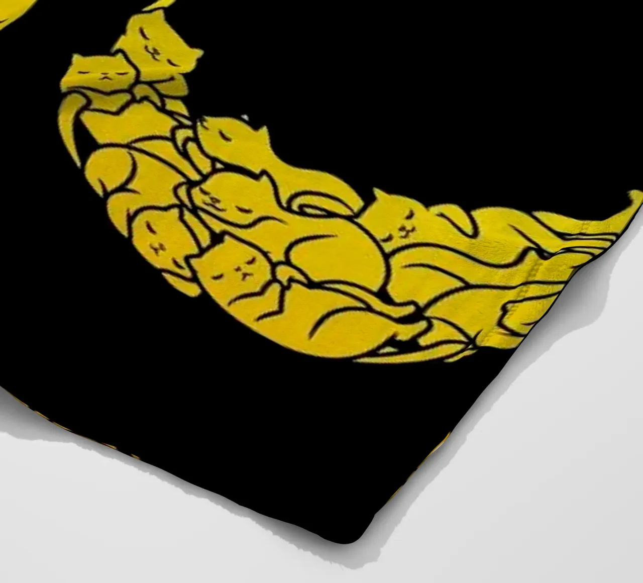 Om Cat coperta in pile da Tobe Fonseca