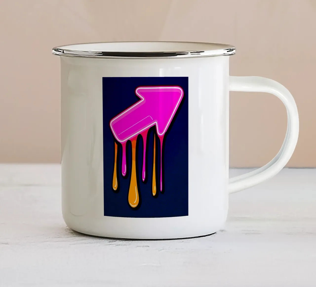 Segno della freccia - Pop Art tazza in smalto da ColorCrash Gallery