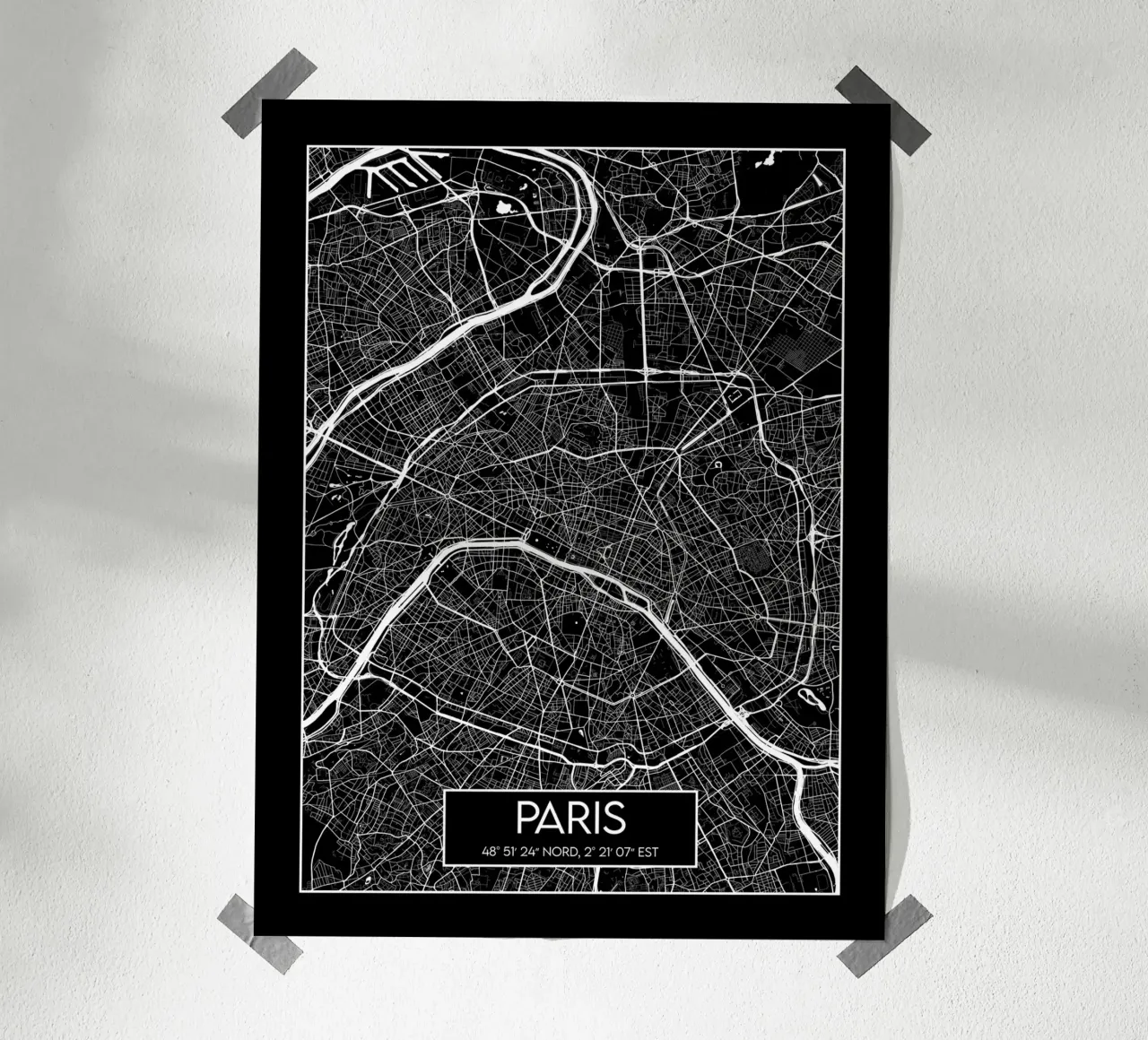 Carta nera Parigi poster con telaio in alluminio da Frame the World