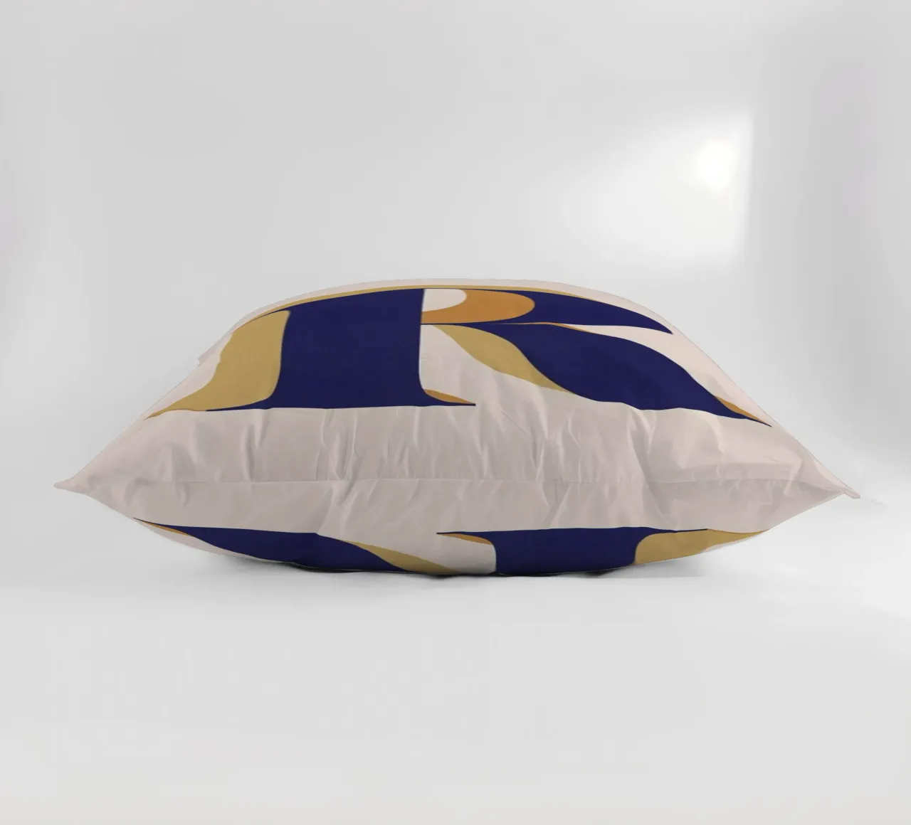 Blue R cuscino da daylight design studio