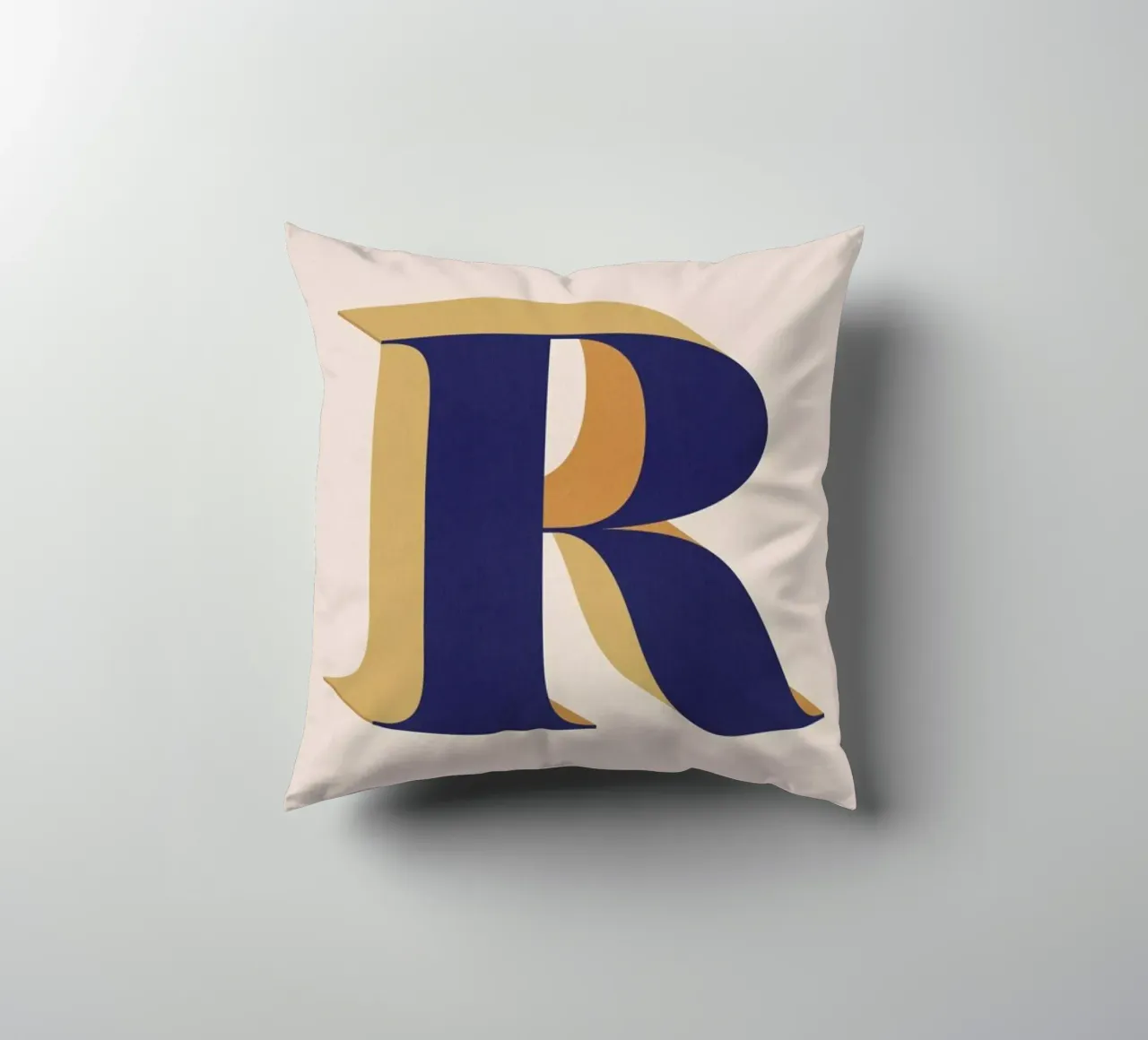 Blue R cuscino da daylight design studio