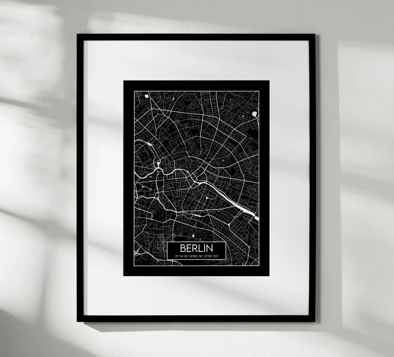 Carta nera Berlino poster con telaio in alluminio da Frame the World
