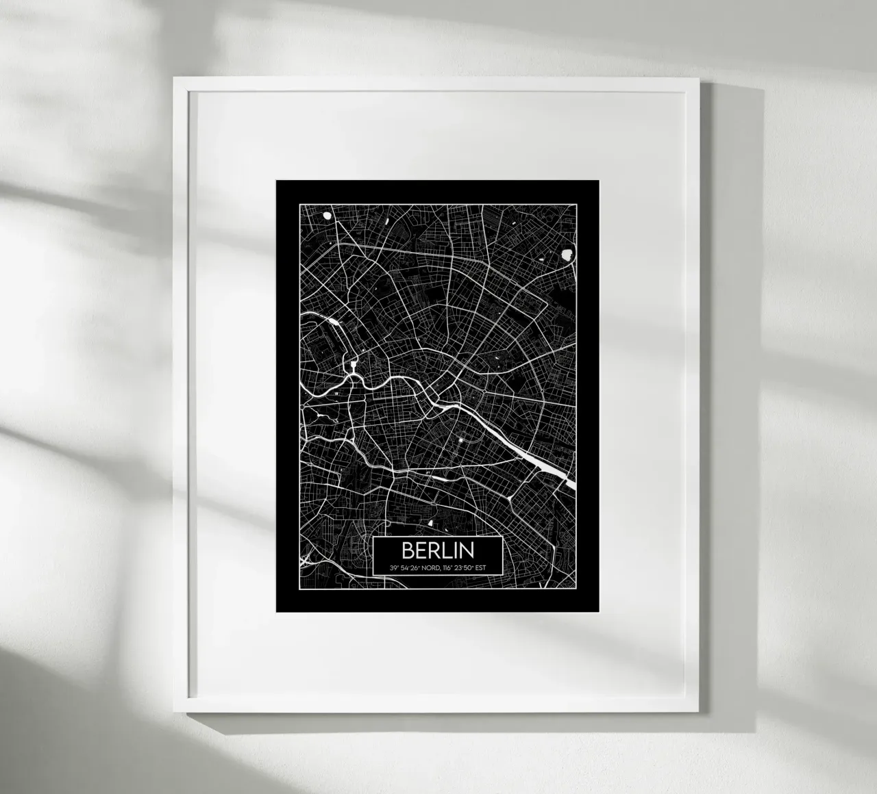 Carta nera Berlino poster con telaio in alluminio da Frame the World