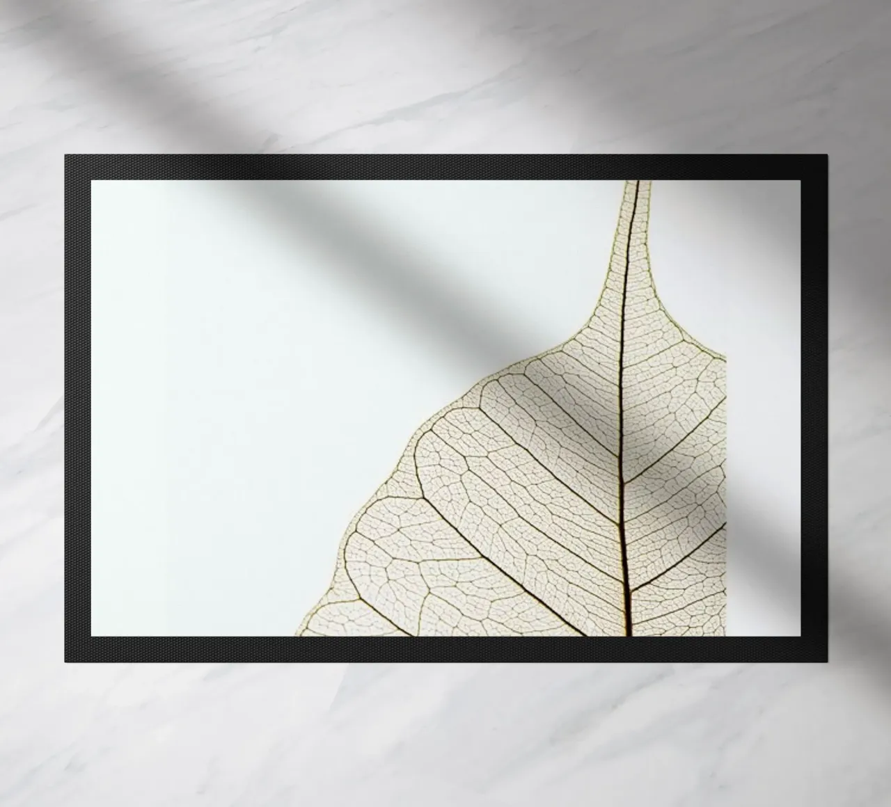 Translucent Leaf Fußmatte von Flora & Fauna