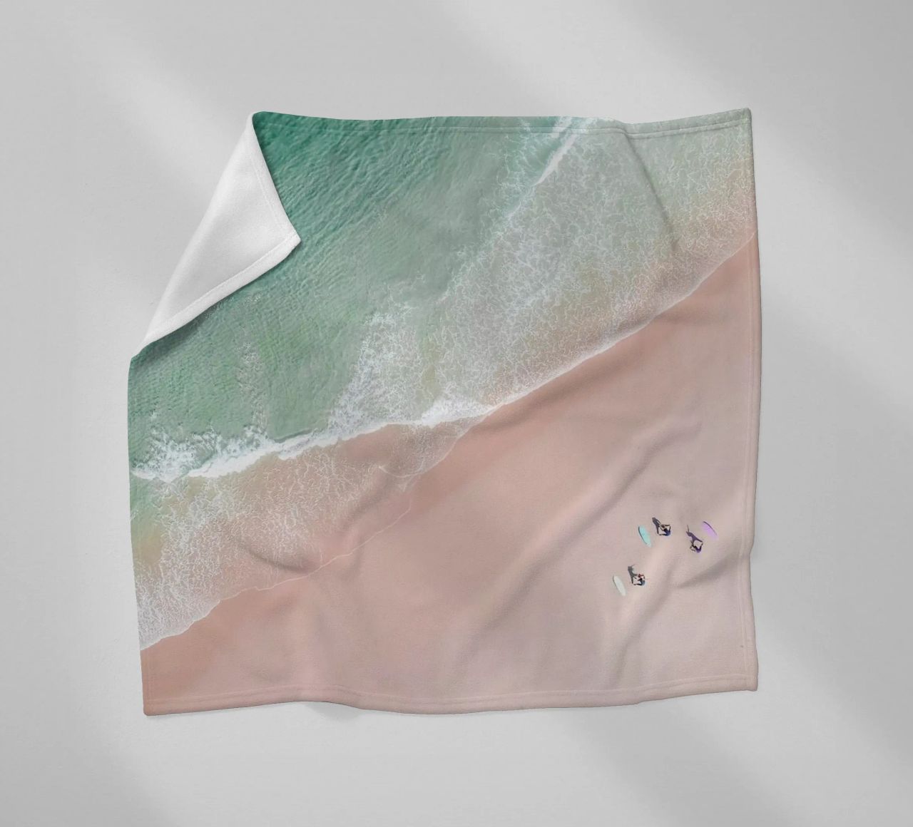 Aerial Beach - Ocean Surf Yoga Fleecedecke von Ingrid Beddoes