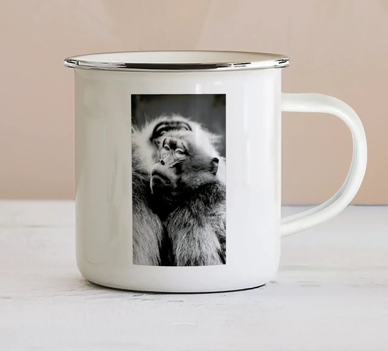 Monkey Business tazza in smalto da Babett Schultze