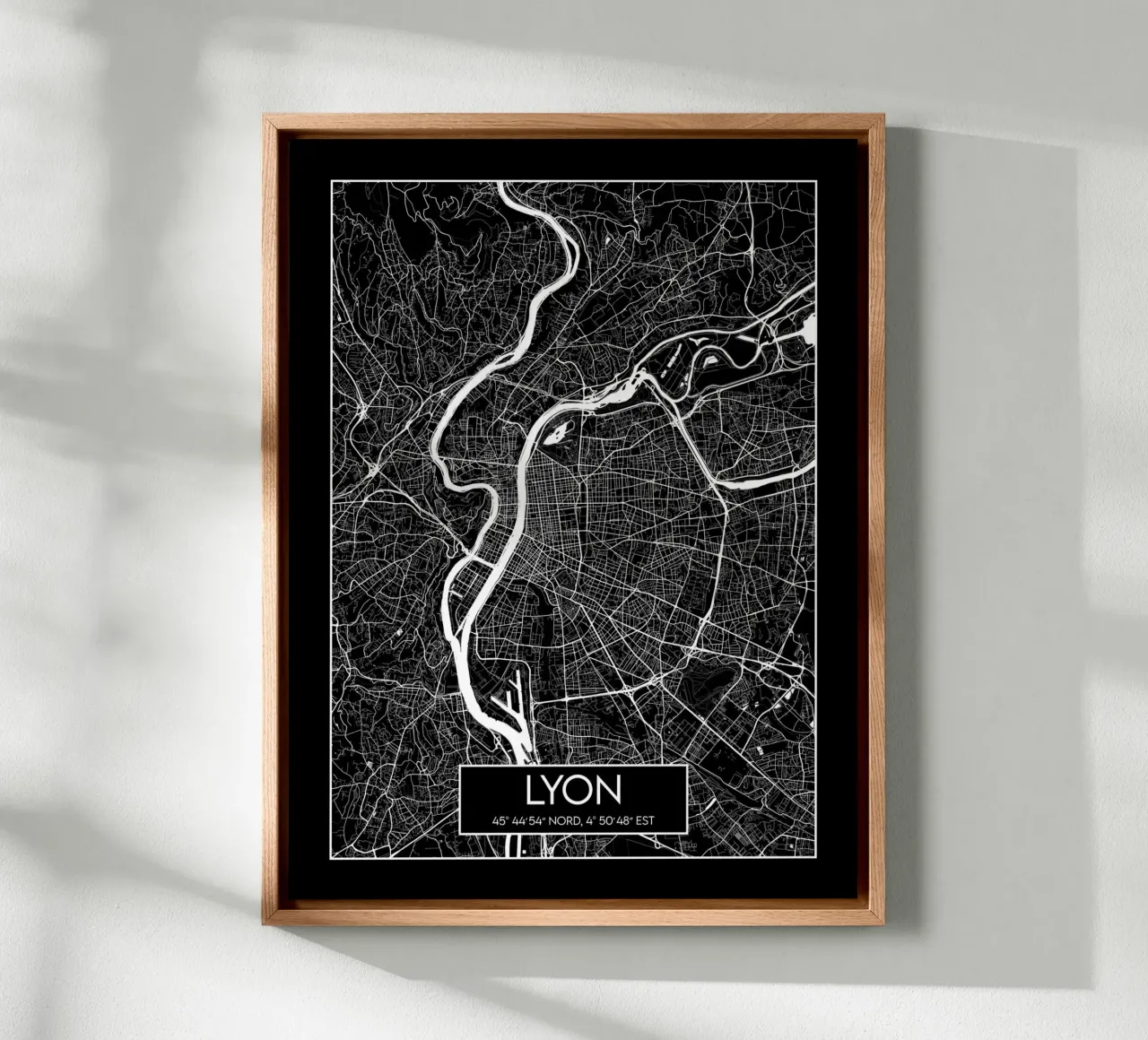 Zwarte kaart Lyon canvas met Baklijst van Frame the World