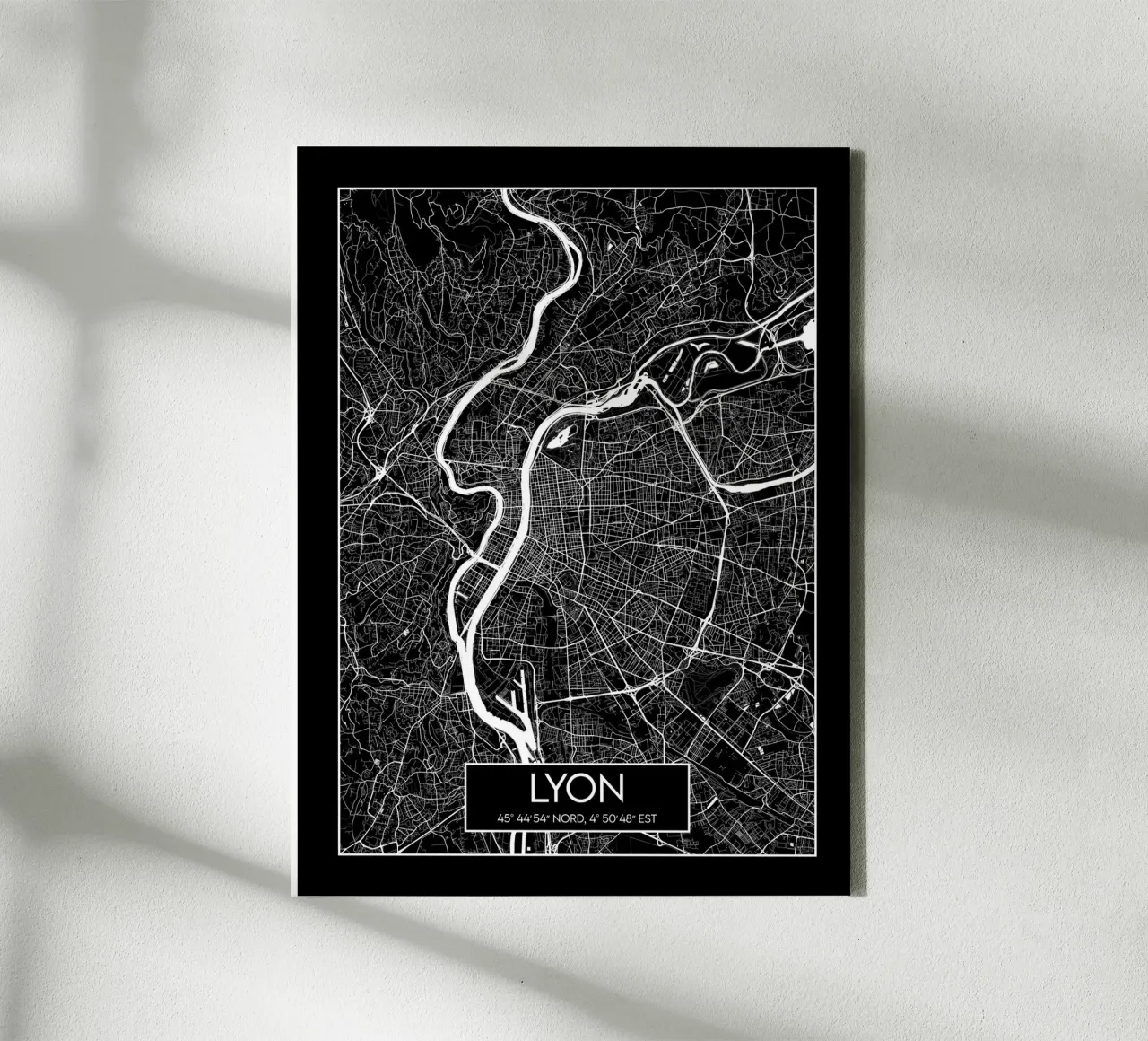 Zwarte kaart Lyon canvas met Baklijst van Frame the World