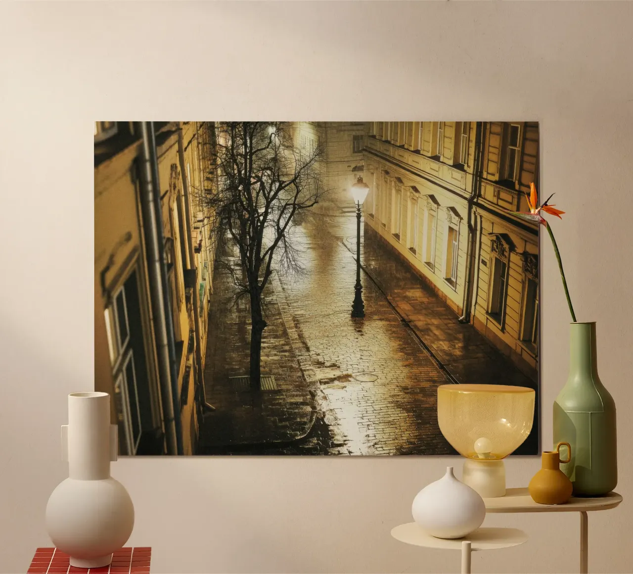 Varsavia sotto la pioggia - Silenzio d'oro poster con telaio in legno da By Night