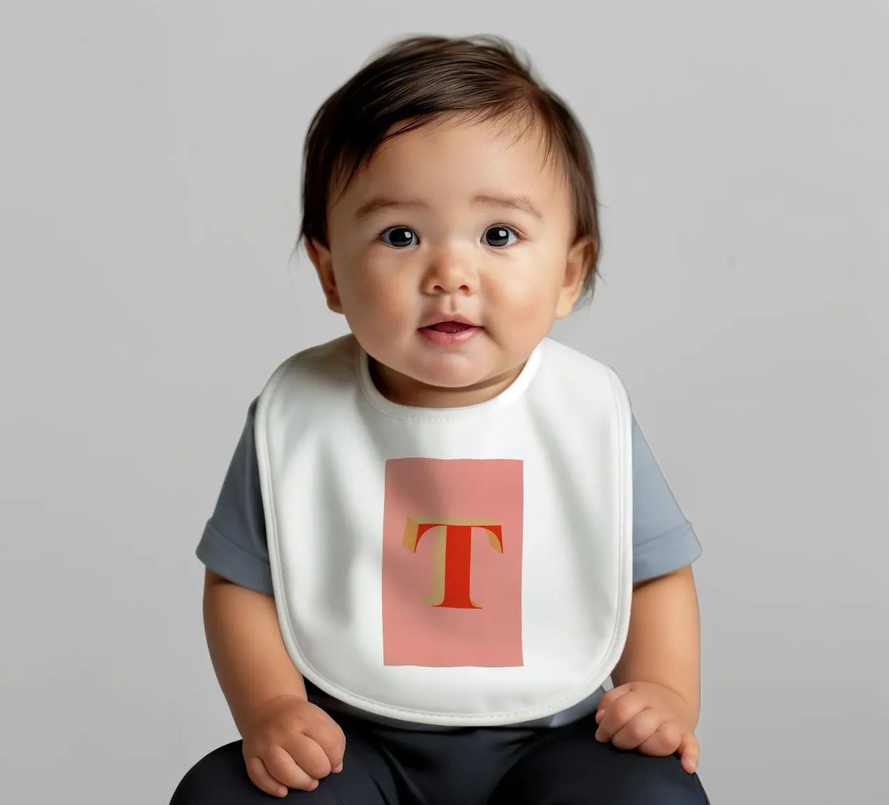 Red T babero de daylight design studio