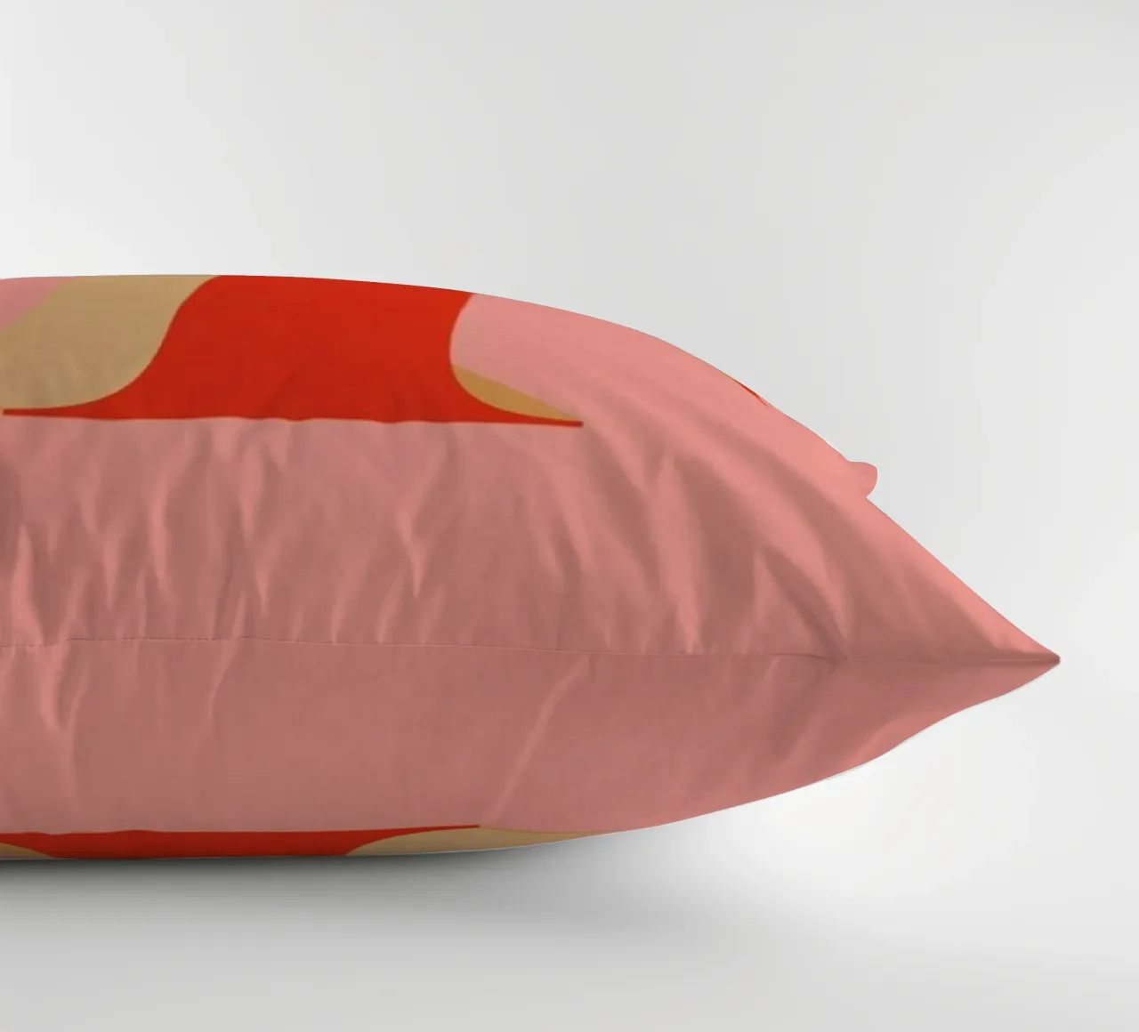 Red T cuscino da daylight design studio