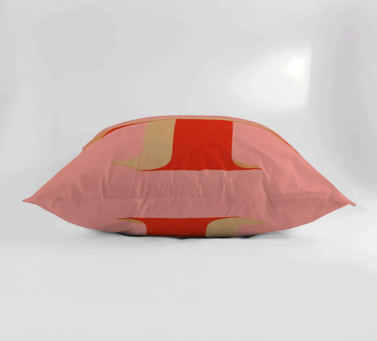 Red T cuscino da daylight design studio