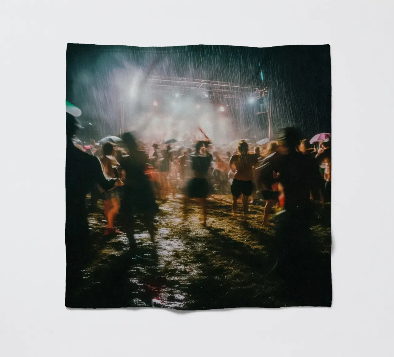 Paris en Fusion: l'energia del festival catturata in un flash coperta in pile da By Night