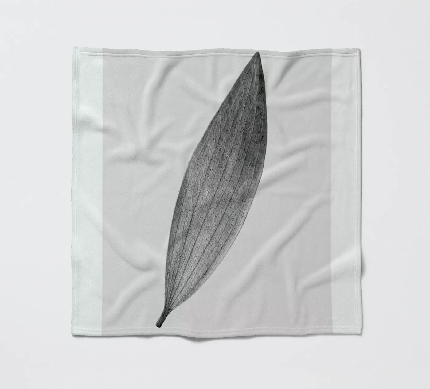 Eucalyptus Leaf Fleecedecke von Flora & Fauna