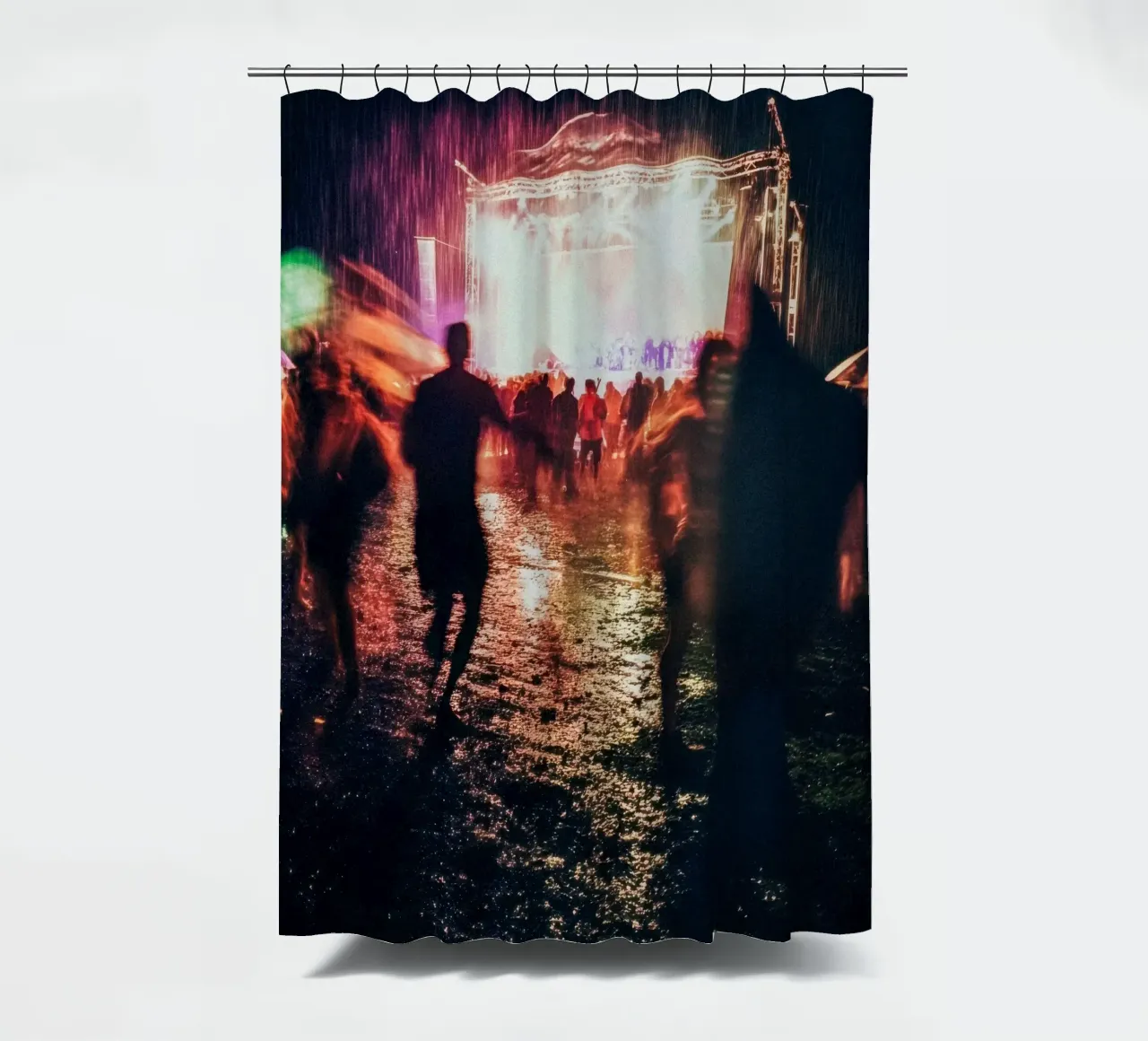 Paris Déchaîné: un momento magico in un festival tempestoso tenda da doccia da By Night