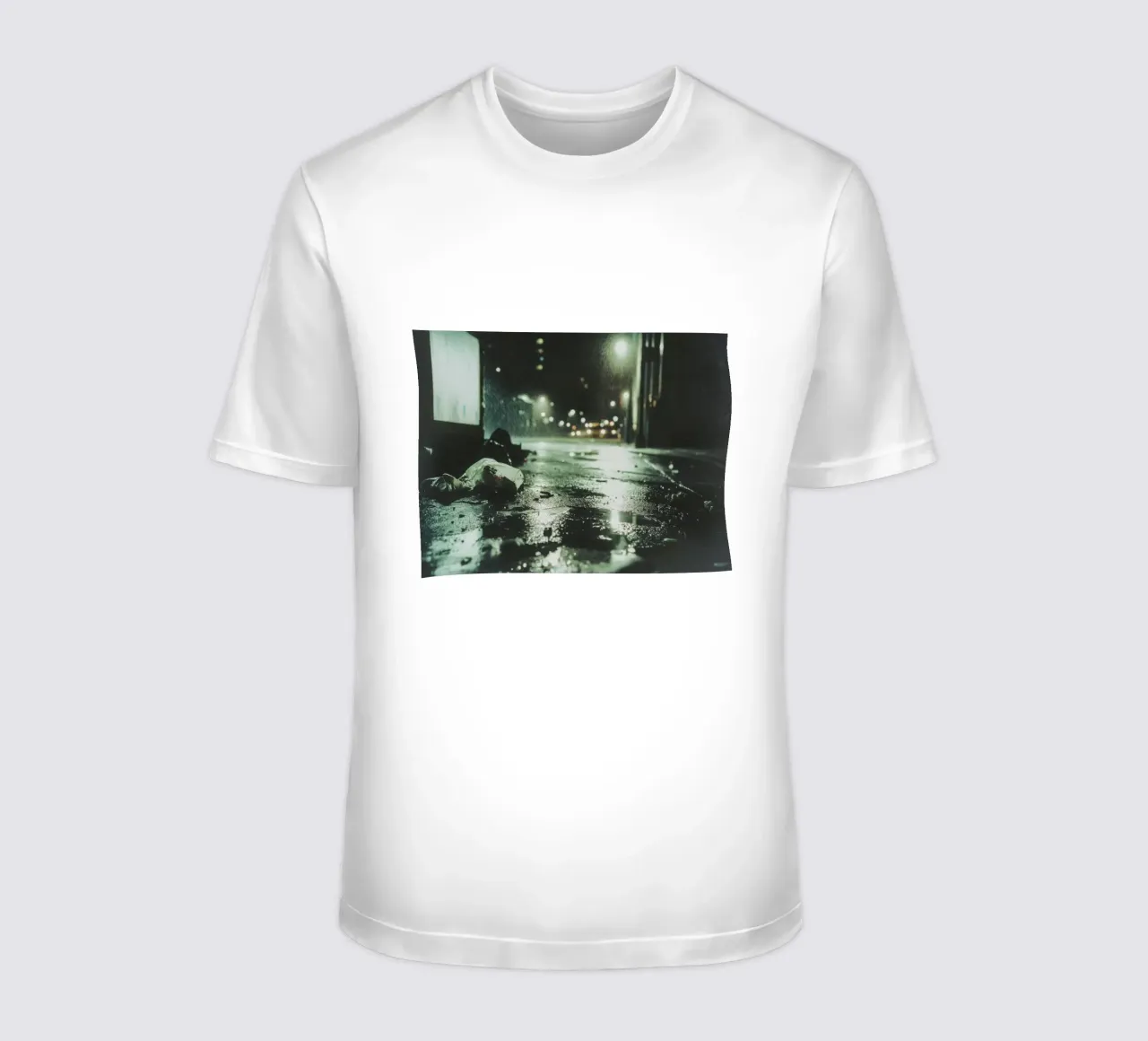 Il silenzio poetico di una strada notturna di Parigi t-shirt da By Night