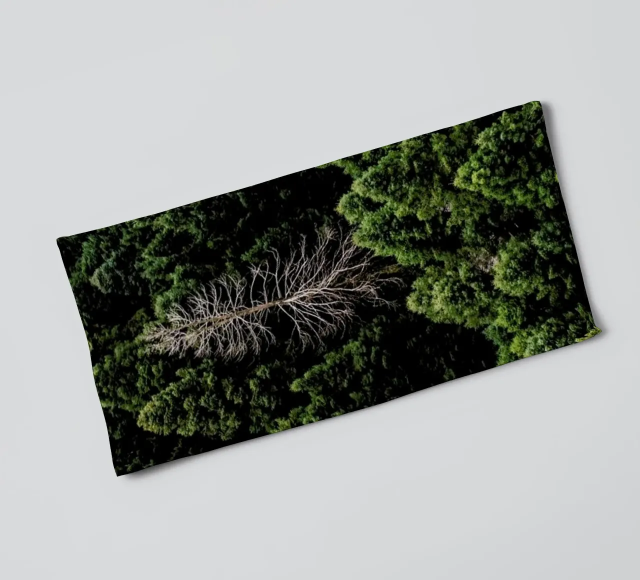 Alone towel by ROBERTO H