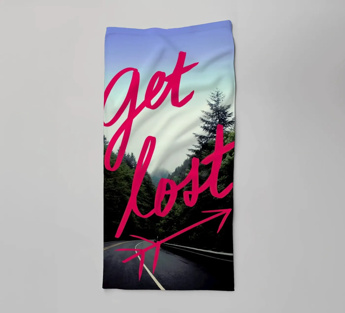 Get Lost asciugamano da bagno da Leah Flores