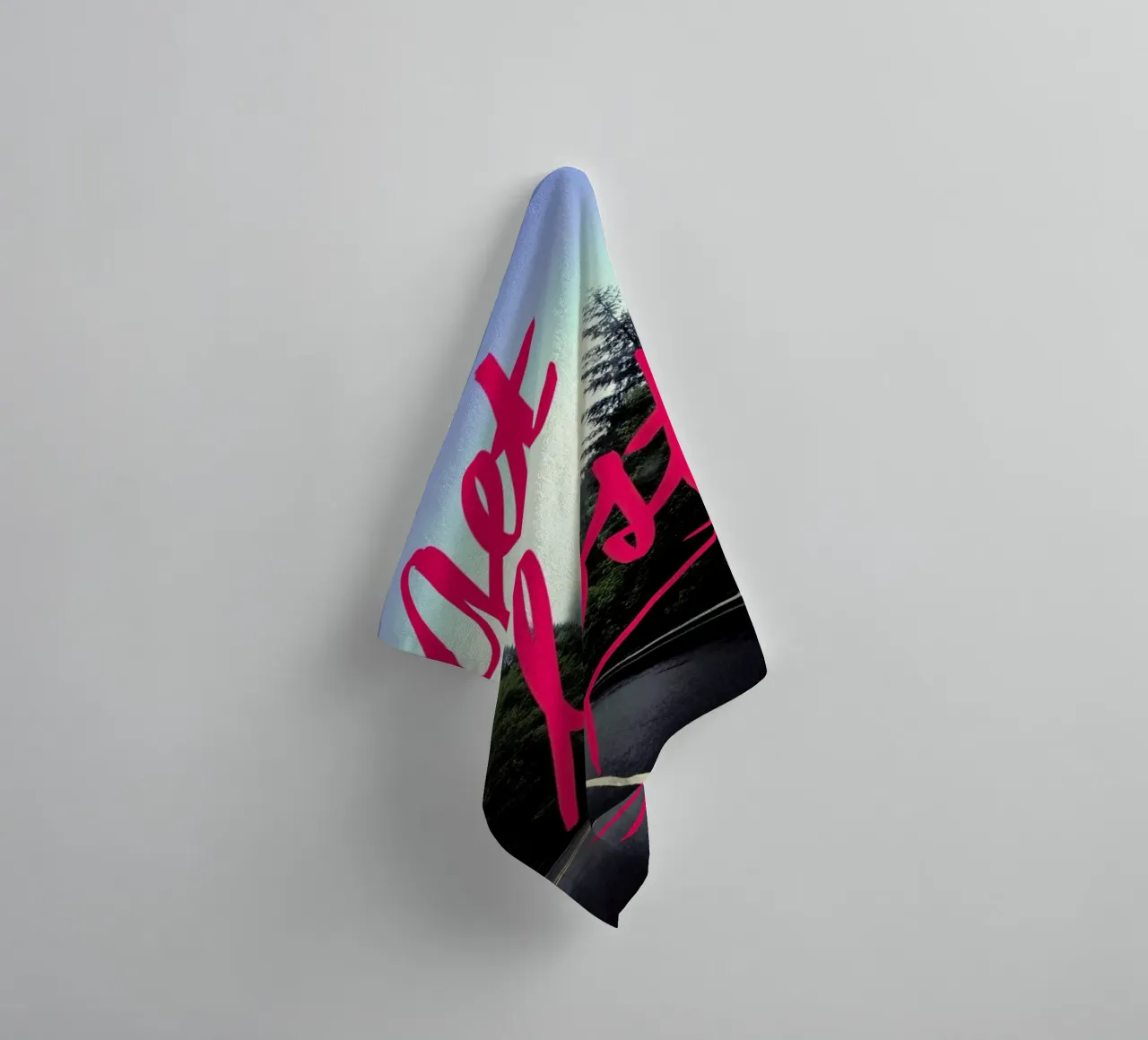 Get Lost Handtuch von Leah Flores