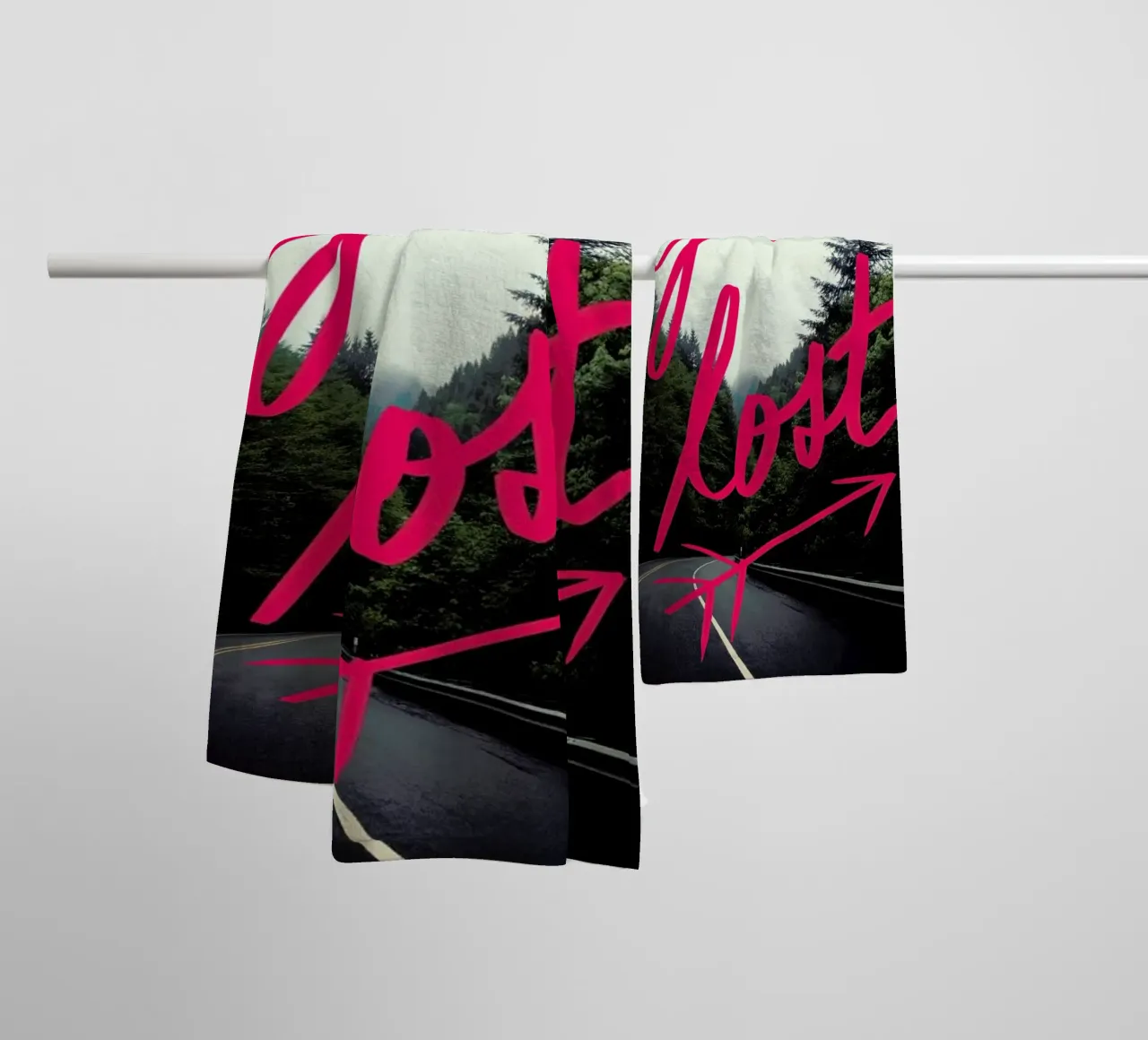 Get Lost Handtuch von Leah Flores