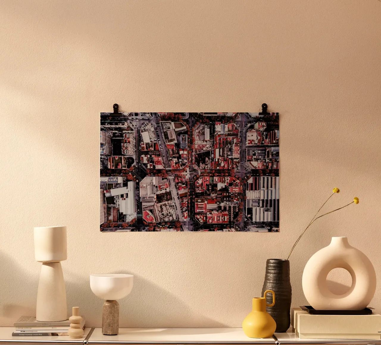 Barcelona poster con telaio in legno da Chris Abatzis