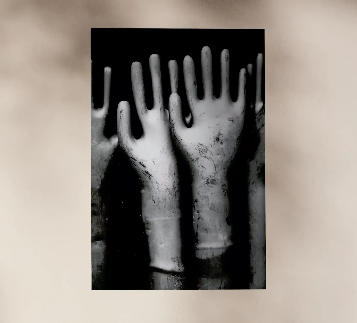 Hands pellicola backlit da Magdalena Martin Photography